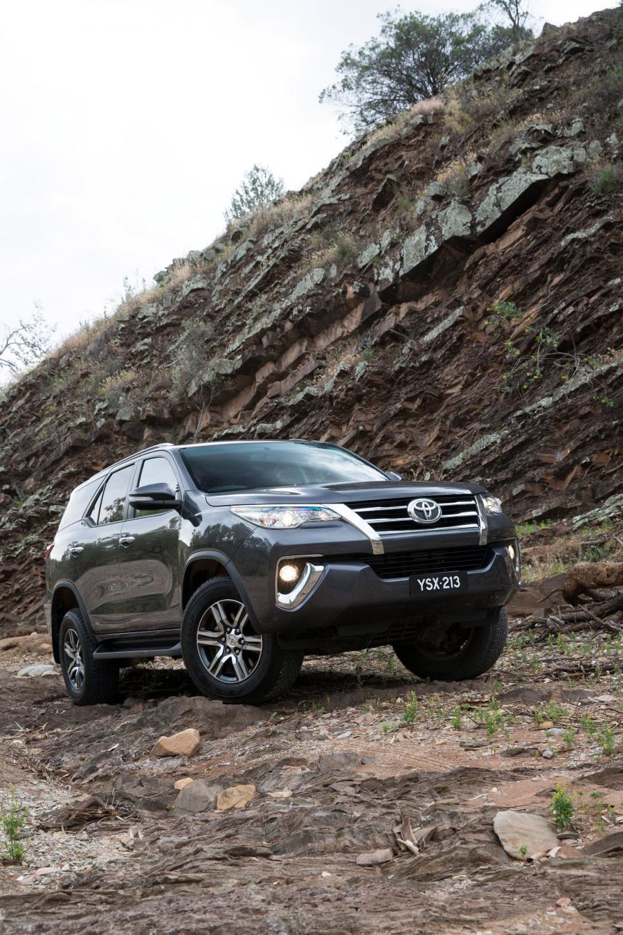  Toyota Fortuner GXL (AN160) 2015 года  (AU) (фото 4 из 14)